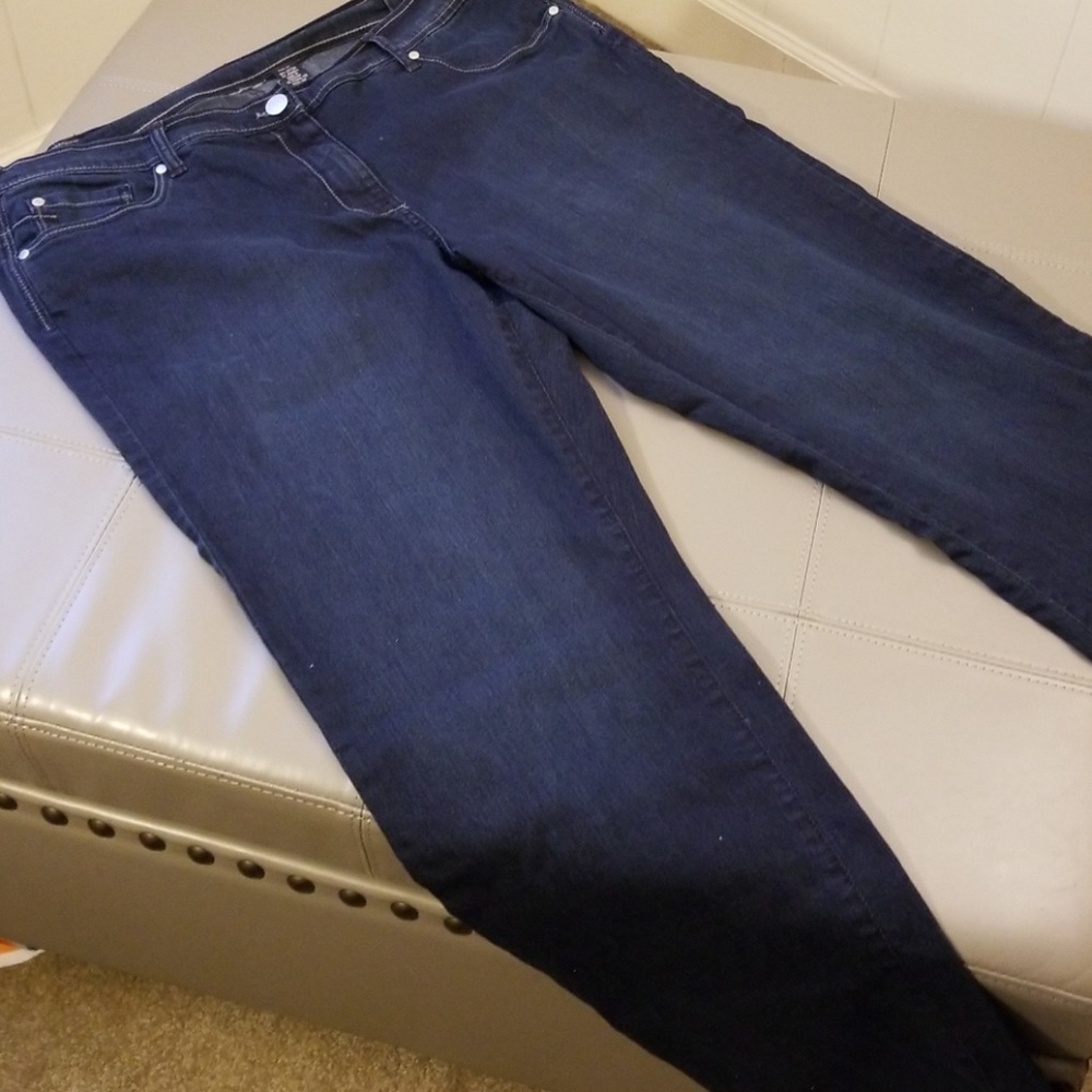 EUC 20W jeans